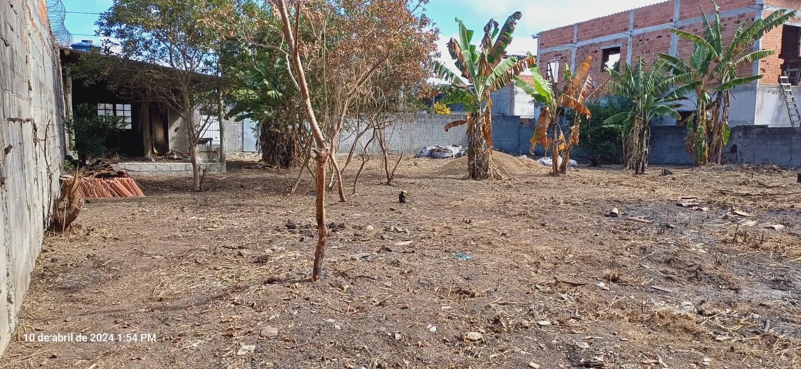 TERRENO com 720m²